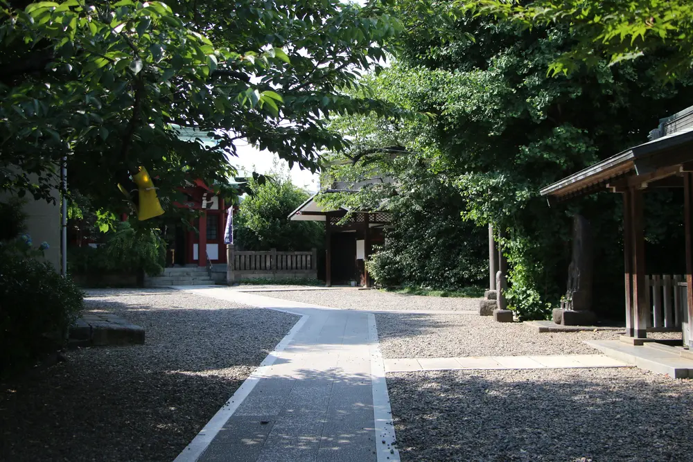 本社のある神楽坂エリアの参道